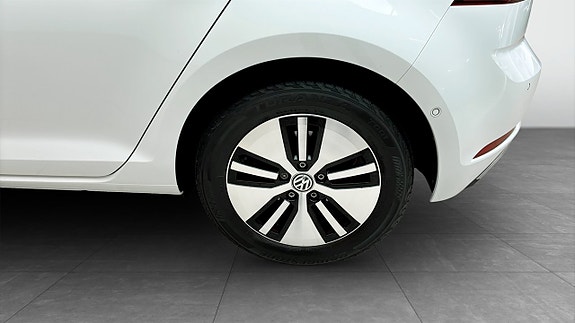Volkswagen e-Golf VII 6 of 12