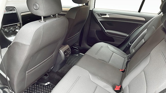 Volkswagen e-Golf VII 11 of 12