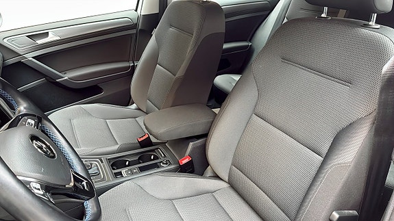 Volkswagen e-Golf VII 8 of 12