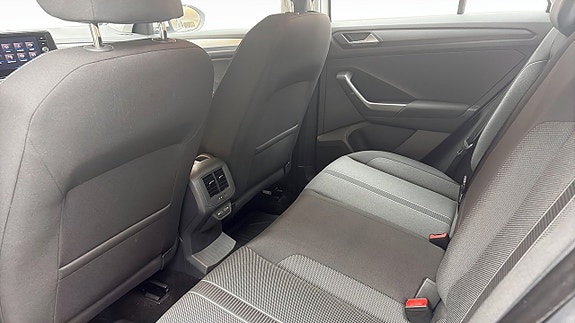 Volkswagen T-Roc 12 of 13