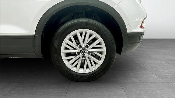 Volkswagen T-Roc 6 of 13