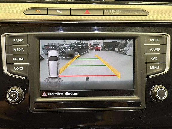 Volkswagen Passat Alltrack 19 of 27