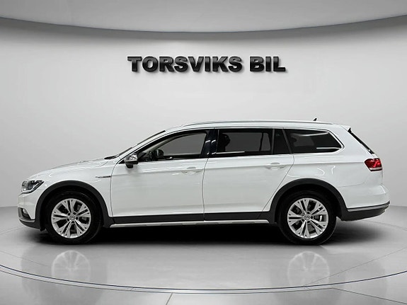 Volkswagen Passat Alltrack 3 of 27