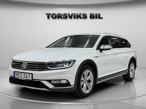 Volkswagen Passat Alltrack 2 of 27