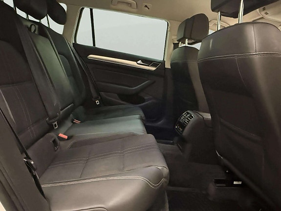 Volkswagen Passat Alltrack 16 of 27