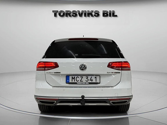 Volkswagen Passat Alltrack 5 of 27