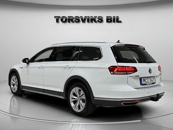 Volkswagen Passat Alltrack 4 of 27