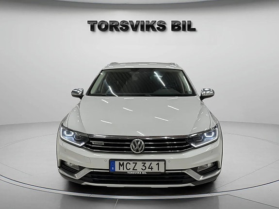 Volkswagen Passat Alltrack 9 of 27