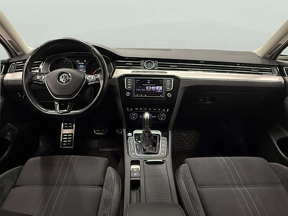 Volkswagen Passat Alltrack 10 of 27