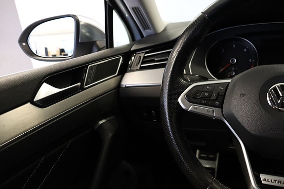 Volkswagen Passat Alltrack 9 of 17