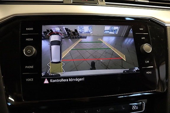 Volkswagen Passat Alltrack 13 of 17