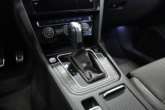 Volkswagen Passat Alltrack 14 of 17
