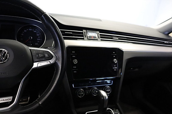 Volkswagen Passat Alltrack 10 of 17