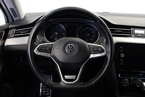 Volkswagen Passat Alltrack 2 of 17