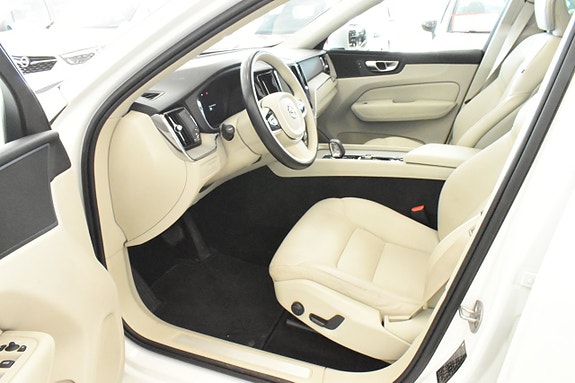 Volvo XC60 14 of 25