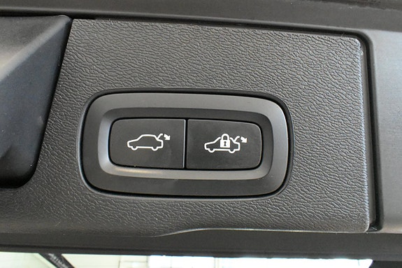 Volvo XC60 11 of 25