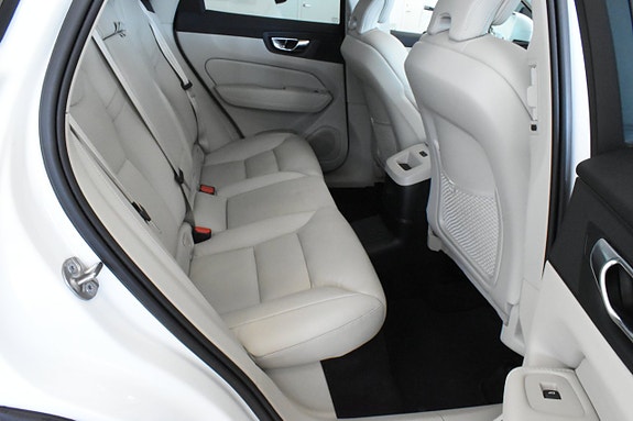 Volvo XC60 9 of 25