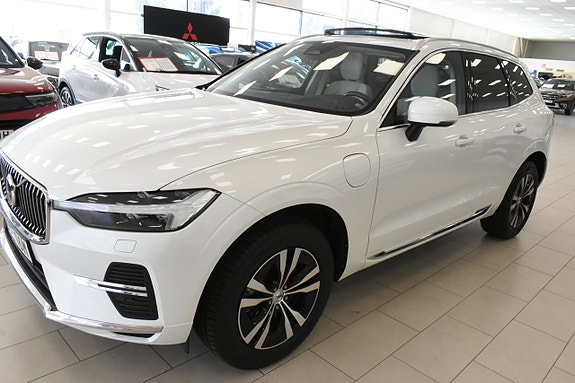 Volvo XC60 2 of 25
