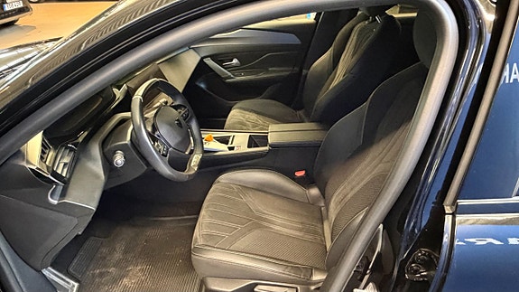 Peugeot 308 4 of 9