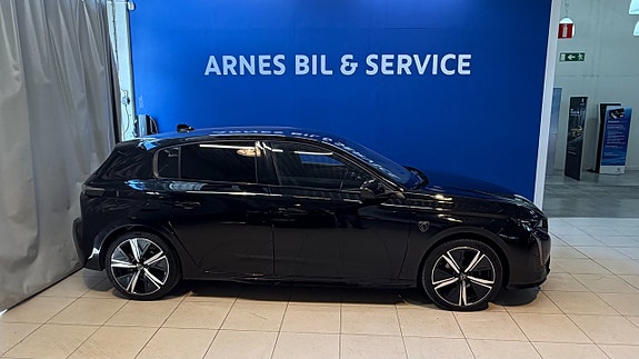 Peugeot 308 2 of 9
