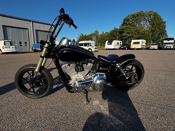 Harley-Davidson Super Glide Custom 10 of 11