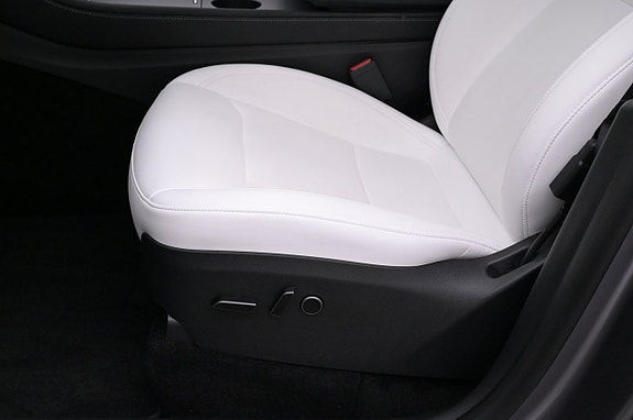 Tesla Model Y 11 of 27