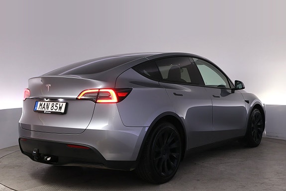 Tesla Model Y 5 of 27