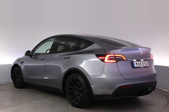 Tesla Model Y 4 of 27