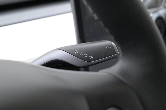 Tesla Model Y 8 of 27