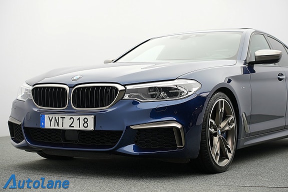 BMW M550i 10 of 30