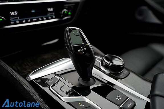 BMW M550i 27 of 30