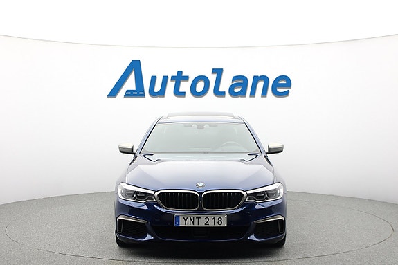 BMW M550i 3 of 30