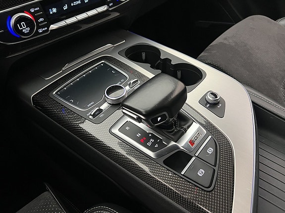Audi SQ7 30 of 30