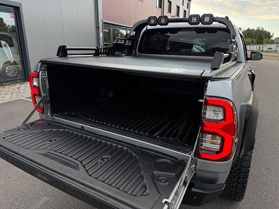 Toyota HiLux 11 of 25