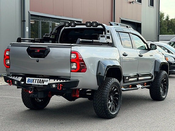 Toyota HiLux 10 of 25