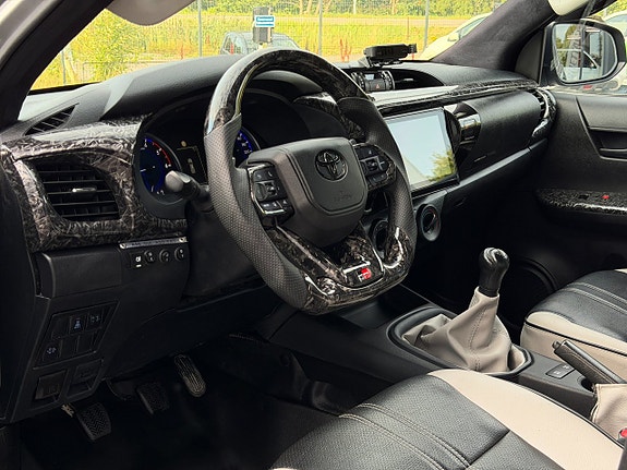 Toyota HiLux 13 of 25