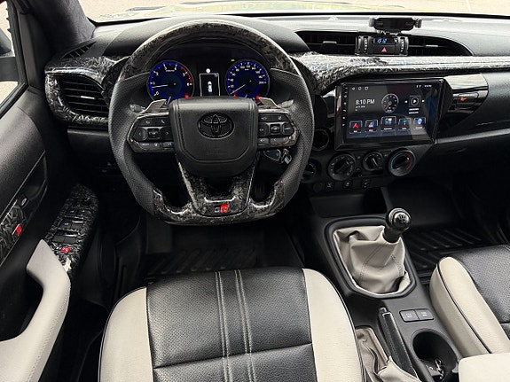 Toyota HiLux 21 of 25