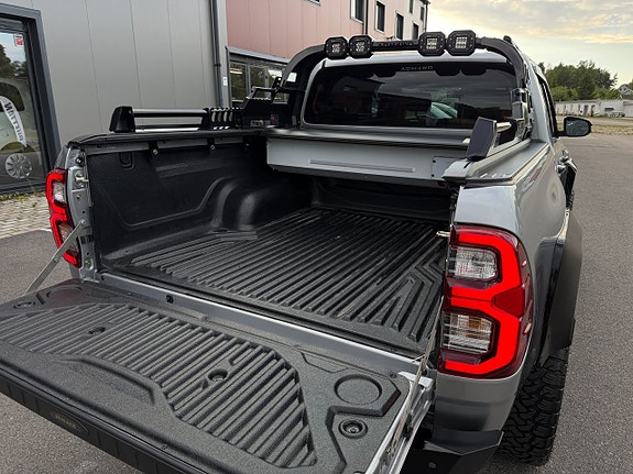 Toyota HiLux 12 of 25