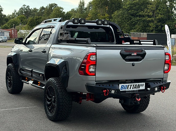 Toyota HiLux 8 of 25