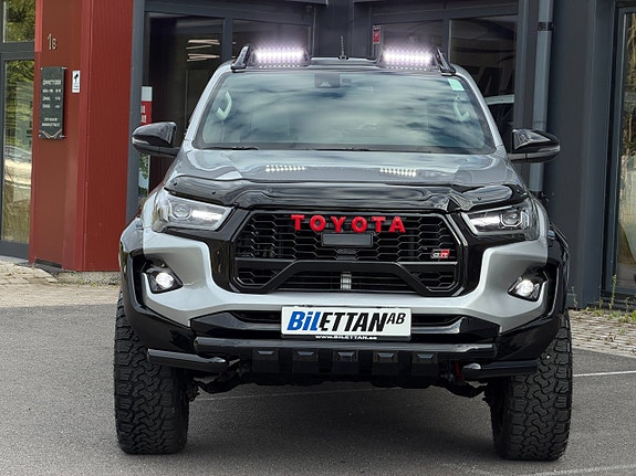 Toyota HiLux 4 of 25