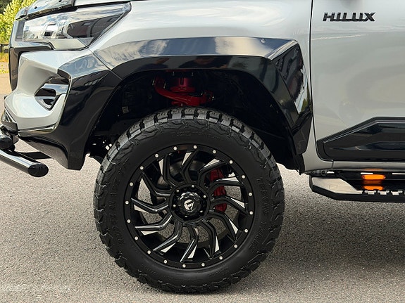 Toyota HiLux 22 of 25