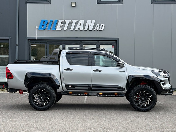 Toyota HiLux 7 of 25