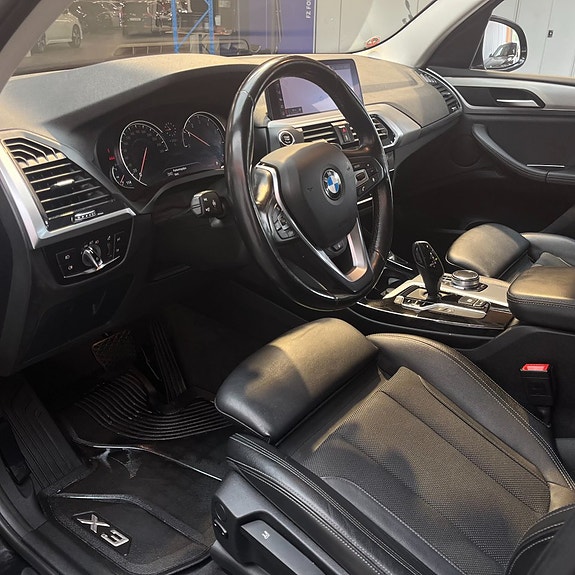 BMW X3 9 of 12