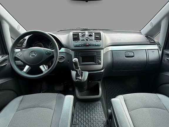 Mercedes-Benz Viano 12 of 15