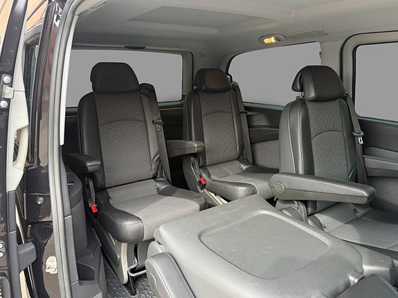 Mercedes-Benz Viano 8 of 15