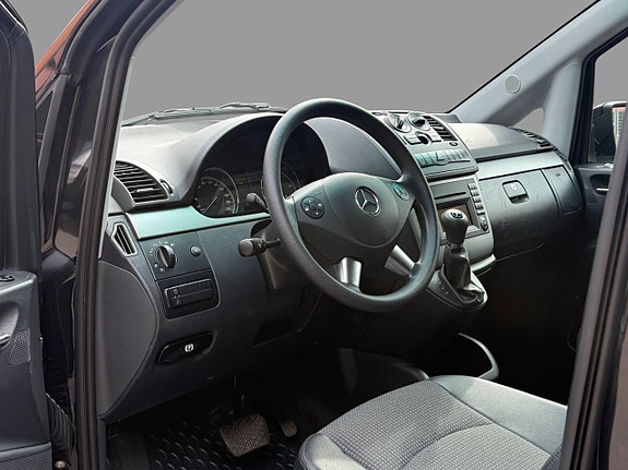 Mercedes-Benz Viano 13 of 15