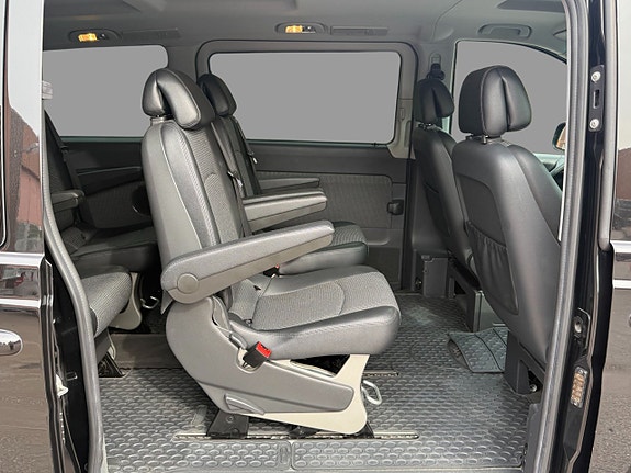 Mercedes-Benz Viano 9 of 15