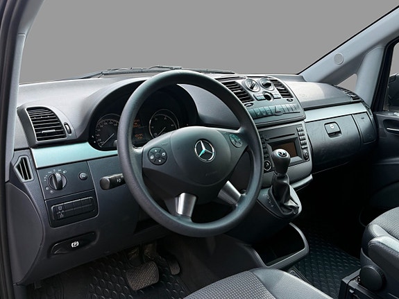 Mercedes-Benz Viano 14 of 15