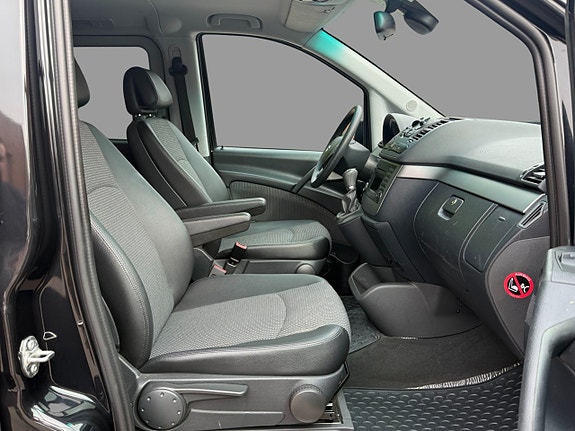 Mercedes-Benz Viano 10 of 15