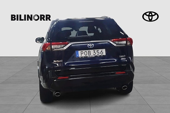 Toyota RAV4 4 of 11